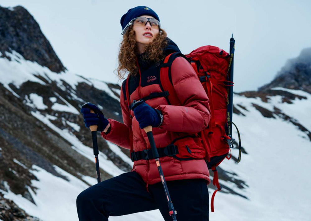 探索未知之巅：选择适合您的登山服